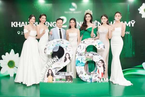 Nhan sắc vạn người mê của Đỗ Thị Hà trước thềm chung kết Miss World