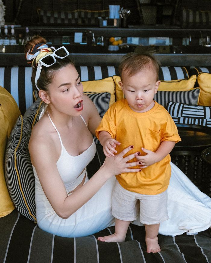 Nhóc tì mặc gì tuần qua: Bo Thúi với Winnie diện đồ đôi tại Đà Lạt