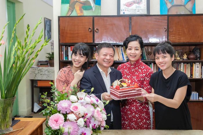 Những bức ảnh cưới thời xưa hiếm thấy của sao Việt