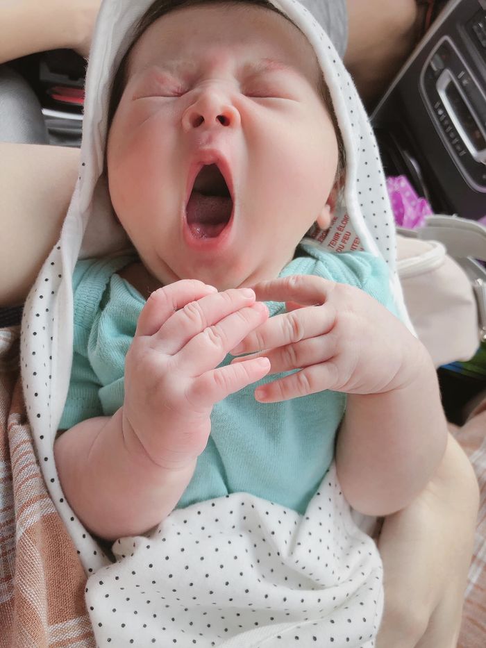 Những hành động ngớ ngẩn chỉ các ông bố bà mẹ cuồng con mới hiểu