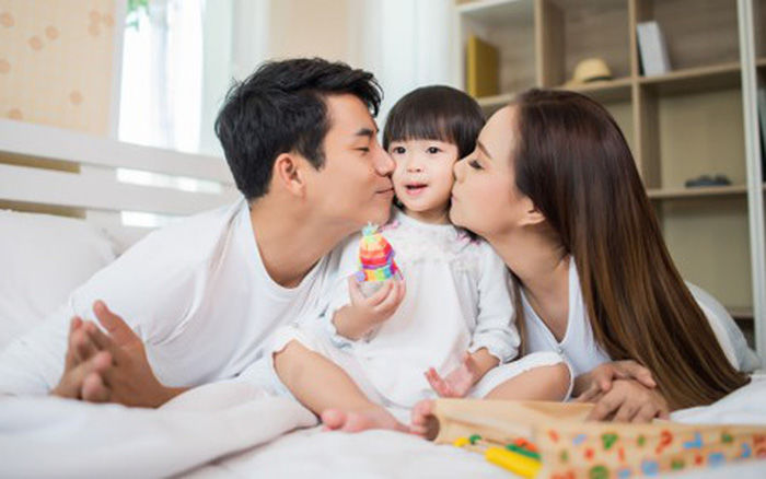 Những hành động ngớ ngẩn chỉ các ông bố bà mẹ cuồng con mới hiểu