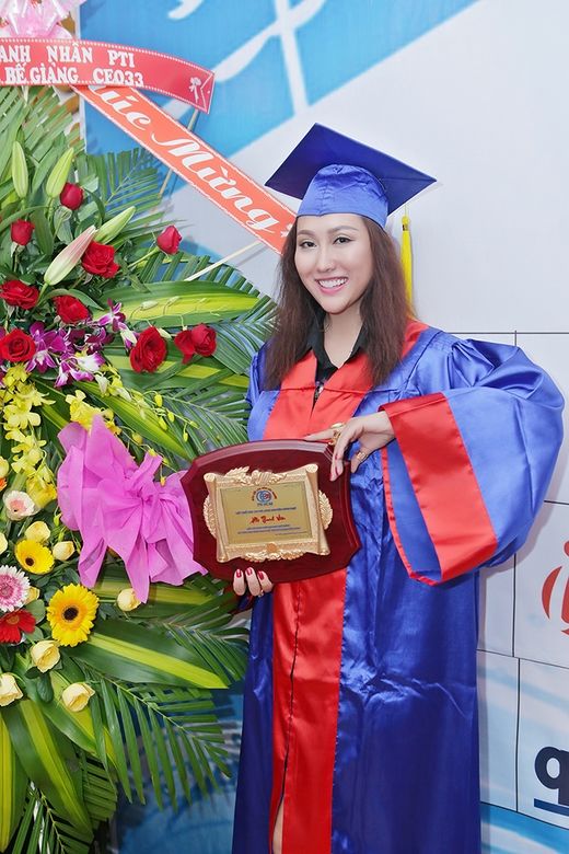 Những sao Việt đi học khi đã quá tuổi: Phi Thanh Vân học lớp CEO