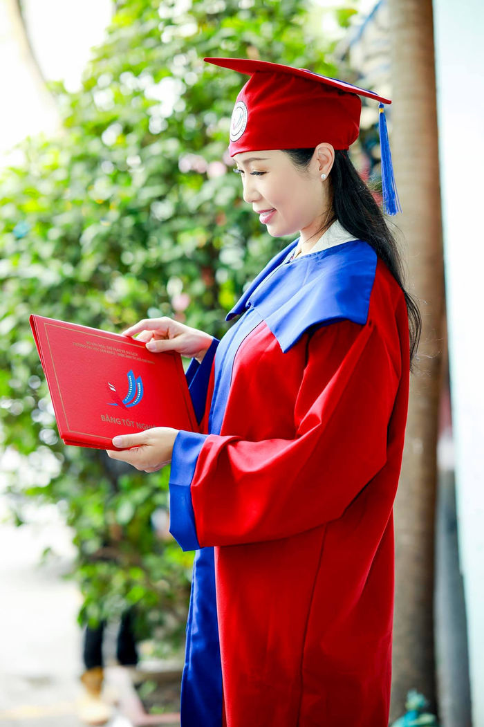 Những sao Việt đi học khi đã quá tuổi: Phi Thanh Vân học lớp CEO