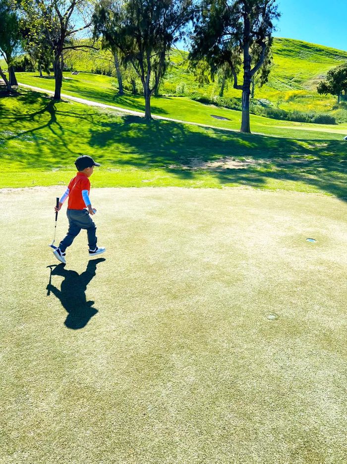 Phạm Hương khoe ảnh trên sân golf: nhìn đủ biết cuộc sống sung sướng
