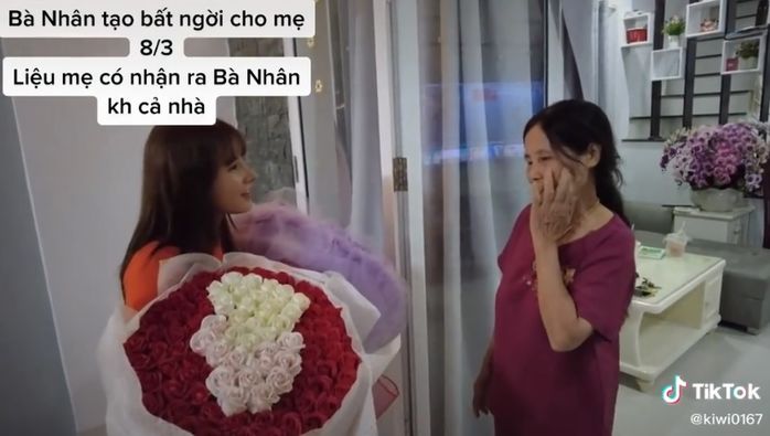 Phản ứng của mẹ khi thấy Bà Nhân sau tân trang: Sao mày khác quá vậy?