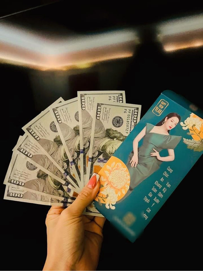 Phát hờn trước loạt quà 8/3 của Nhật Kim Anh: riêng túi đã 137 triệu