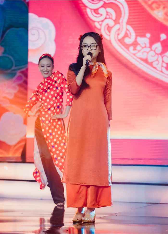 Phương Mỹ Chi ở tuổi 19 đã được chọn làm đại sứ áo dài