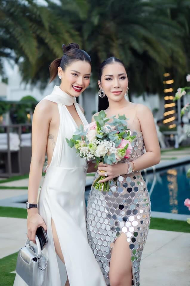 Phương Trinh Jolie diện váy lấn át cô dâu được tặng 100 cây vàng