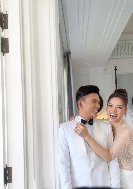 Phương Trinh Jolie - Lý Bình: mặc 4 bộ váy cưới chụp hình ở Phú Quốc