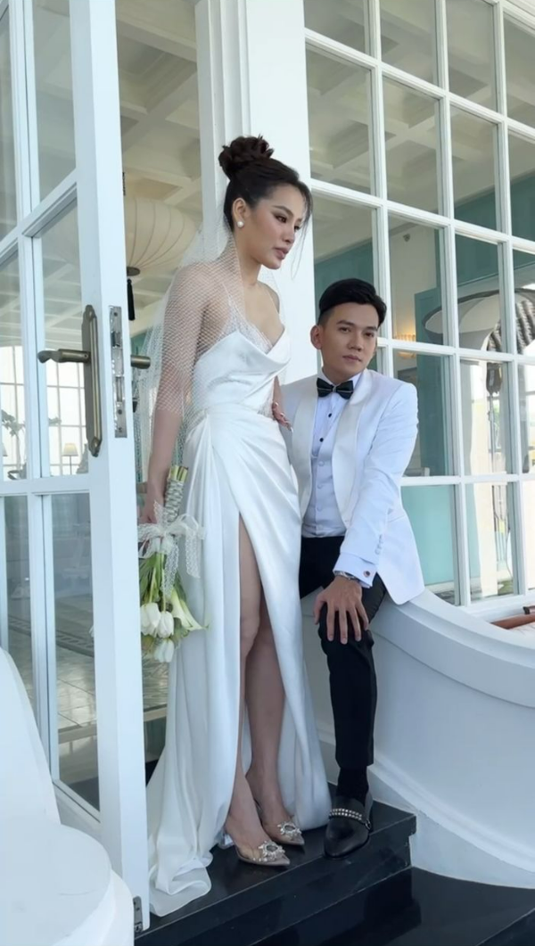 Phương Trinh Jolie - Lý Bình: mặc 4 bộ váy cưới chụp hình ở Phú Quốc