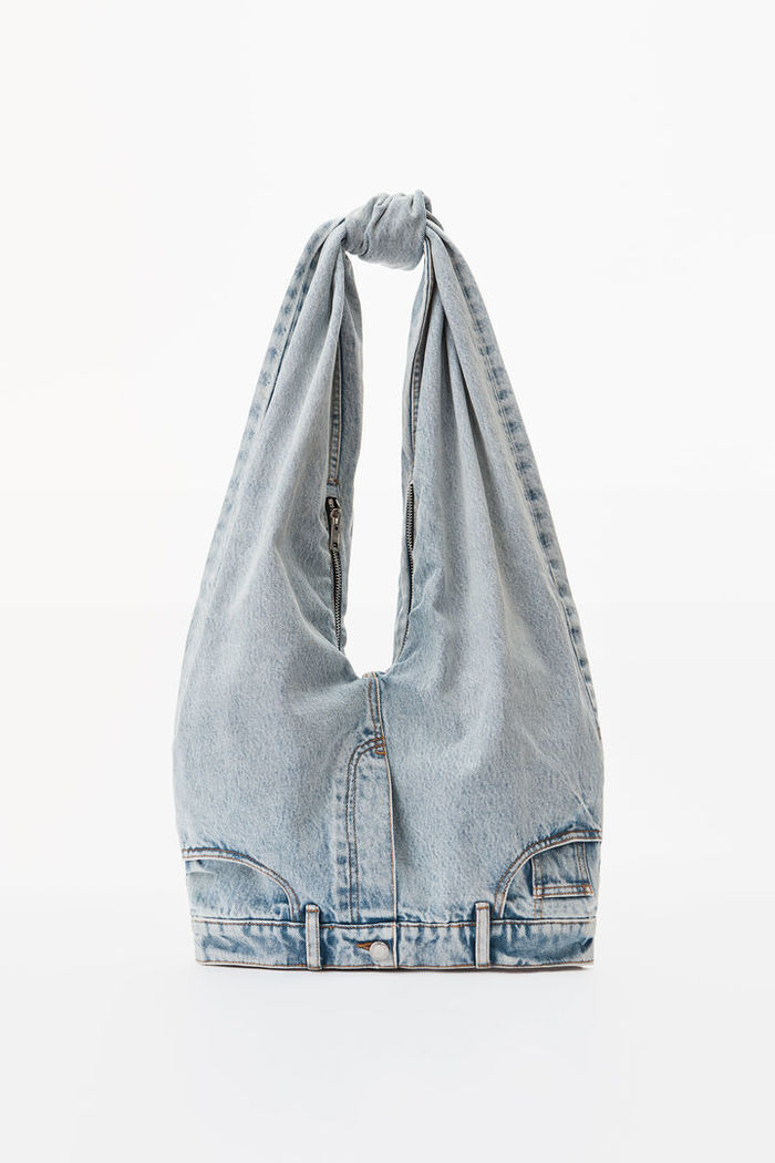 Chiếc túi hàng hiệu 13 củ làm từ quần jeans gây ngỡ ngàng
