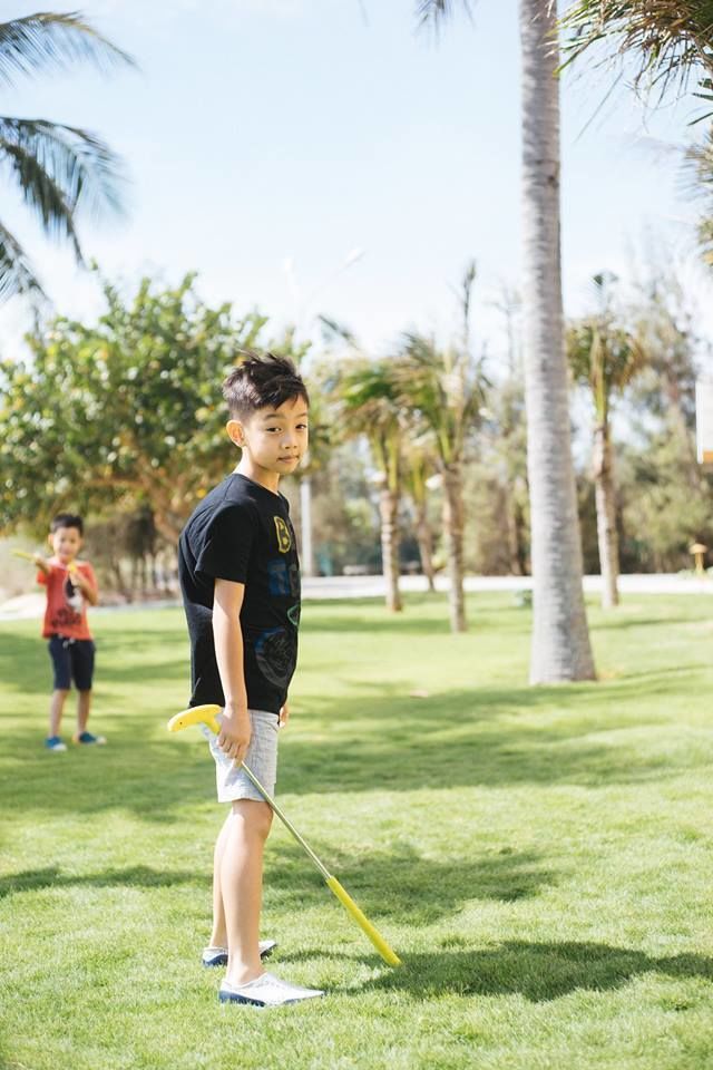 Rich kid nhà sao Việt chơi môn thể thao quý tộc: Kim Lý còn dạy Subeo