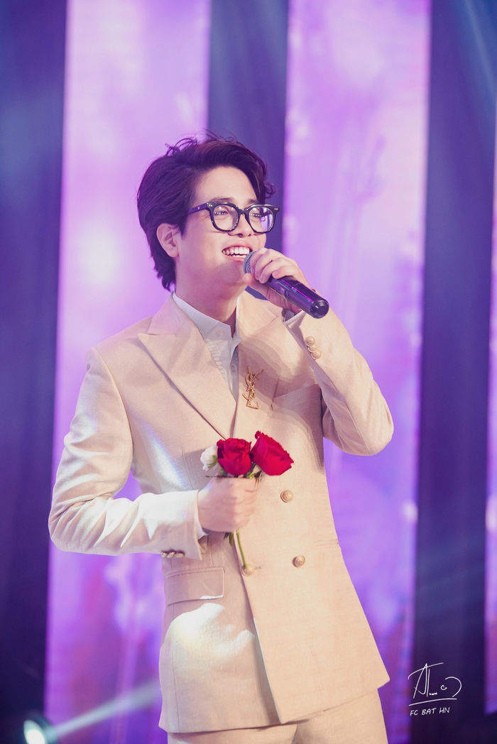 Sao chân ướt đi thi: Bùi Anh Tuấn từ The Voice đến trò cưng của Hà Hồ