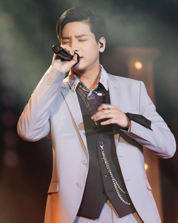 Sao chân ướt đi thi: Quân A.P từng trượt The Voice nay toàn bản hit