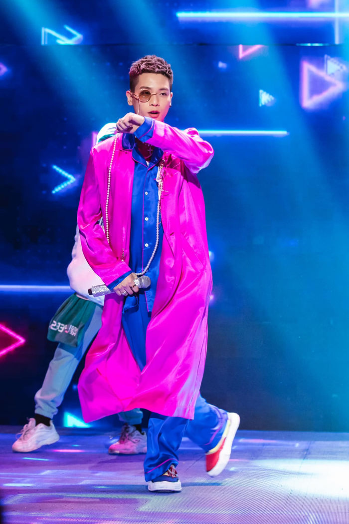 Sao chân ướt đi thi: Quân A.P từng trượt The Voice nay toàn bản hit