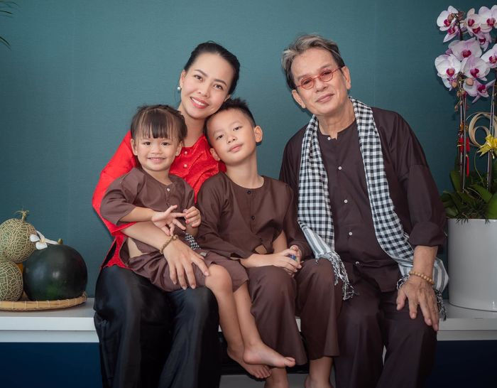 Sao nam Việt lên chức bố ở tuổi xế chiều: Tự Long U50 có quý tử