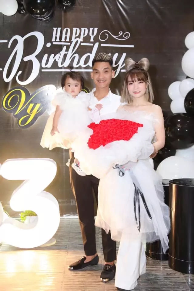 Sao nam Việt tổ chức sinh nhật cho bà xã: Lý Hải làm tiệc ở nông trại