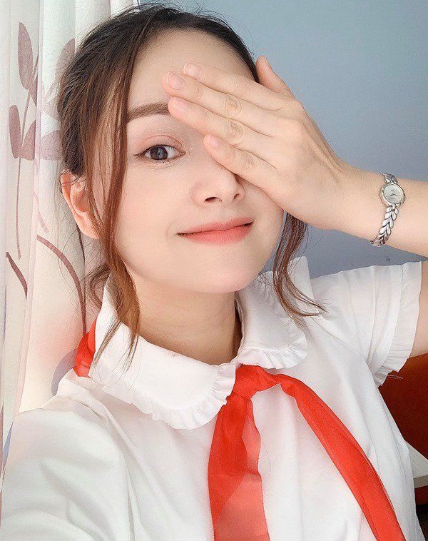 Hình ảnh các sao Việt thời học sinh đeo khăn quàng đỏ