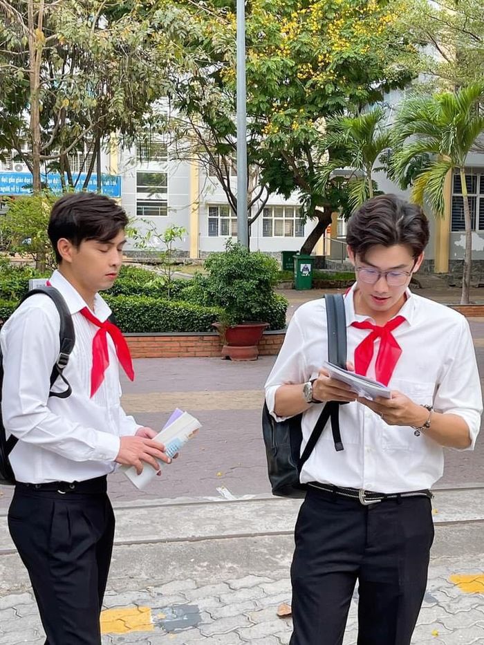 Hình ảnh các sao Việt thời học sinh đeo khăn quàng đỏ