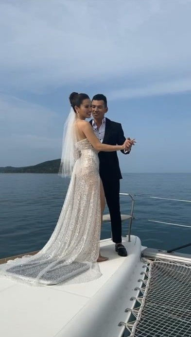 Sao Việt đầu tư cho ảnh cưới: Phương Trinh Jolie chụp trên du thuyền