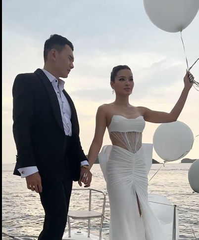 Sao Việt đầu tư cho ảnh cưới: Phương Trinh Jolie chụp trên du thuyền