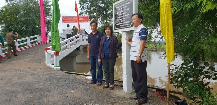 Sao Việt giúp đỡ quê hương: Vy Oanh xây công trình dân sinh ở biển