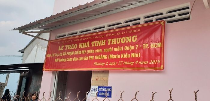 Sao Việt giúp đỡ quê hương: Vy Oanh xây công trình dân sinh ở biển