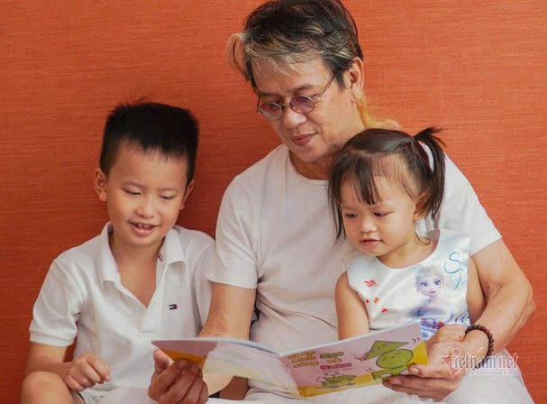 Sao Việt làm bố khi đã ở tuổi ông: Chiến Thắng U50 đón con thứ 5