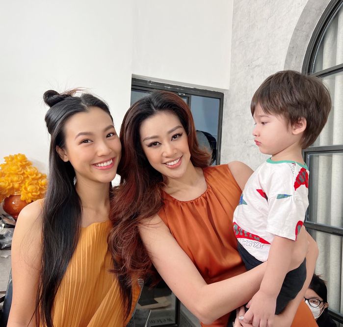 Sinh con cho chồng ngoại quốc khéo như Á hậu - MC Hoàng Oanh