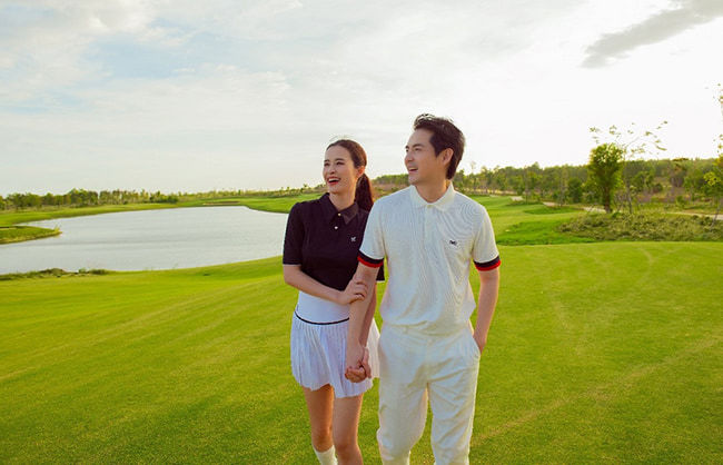 Thời trang đi đánh golf của các cặp vợ chồng Vbiz 