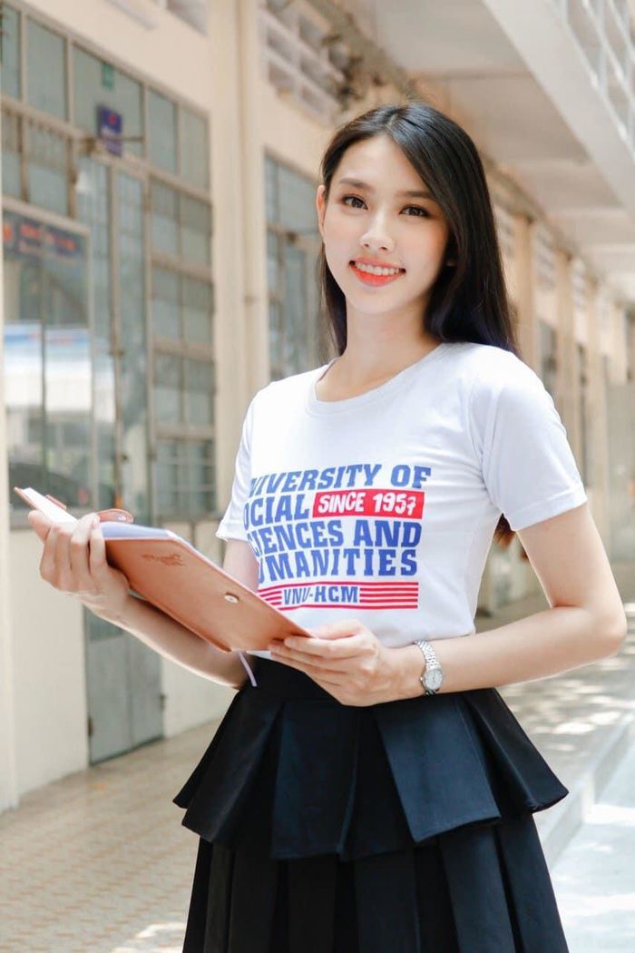 Thùy Tiên - Cô bé làm thêm đủ nghề để có tiền học nay thu nhập 70 tỷ