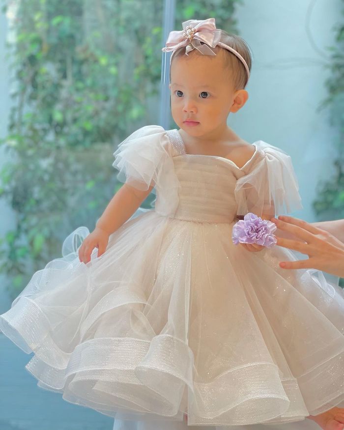 Tiểu công chúa Vbiz diện style bánh bèo: Winnie - Lisa so kè cực gắt