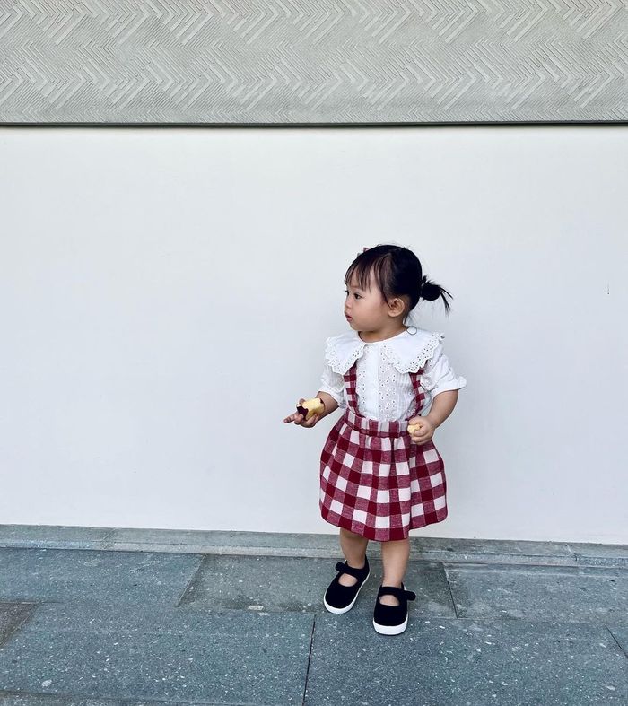 Tiểu công chúa Vbiz diện style bánh bèo: Winnie - Lisa so kè cực gắt