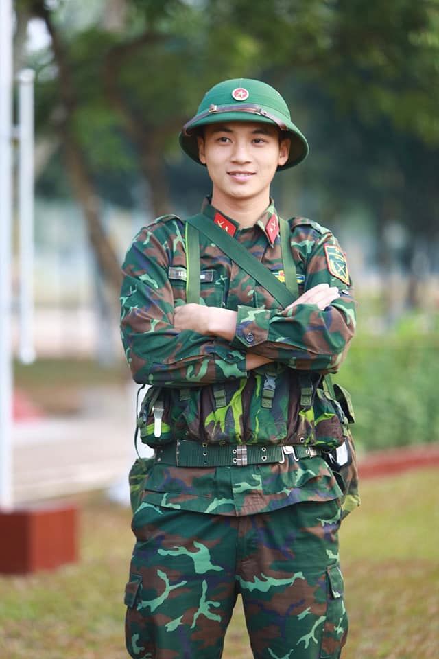 Trai đẹp chiếm spotlight dàn sao trong quân ngũ: đỗ 2 trường Đại học