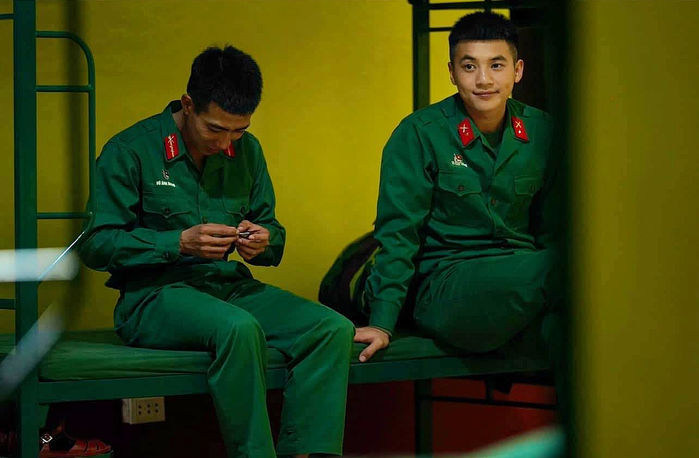 Trai đẹp chiếm spotlight dàn sao trong quân ngũ: đỗ 2 trường Đại học