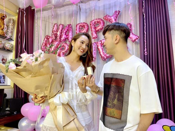 Từng phải bán tài sản chữa trị bệnh, giờ Ưng Hoàng Phúc giàu nứt vách