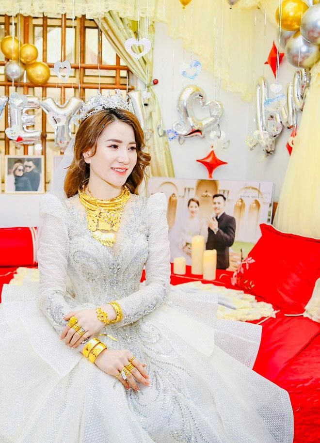 Vàng trên đà tăng giá, một cô dâu được tặng 28 cây vàng, hơn 1,2 tỷ 