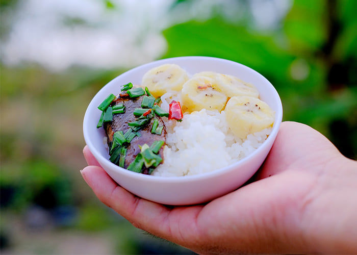 Về miền Tây ăn cơm với đồ mặn cùng canh chuối: không thử phí cuộc đời