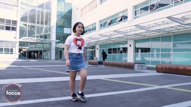 Cô bé 12 tuổi vào ĐH New Zealand: Đầu tư chứng khoán, làm diễn giả