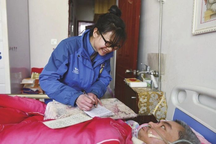 10 năm chăm chồng bệnh, tự tạo bảng mã nói chuyện với chồng