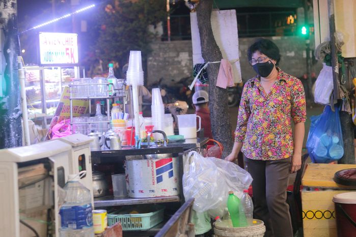 14 năm bán sữa đậu nành vỉa hè, người phụ nữ nuôi 4 con thành tài