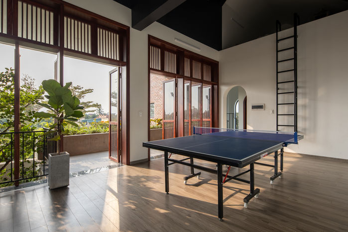 2 con xây biệt thự ngập cây xanh báo hiếu bố mẹ: Có cả ao cá, nuôi gà