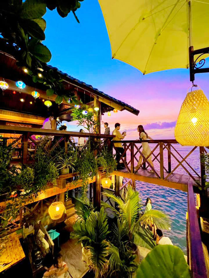 Lên đồ check-in quán cafe view đẹp ngắm hoàng hôn, du lịch hè hết sảy