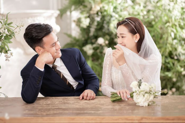 Cầu thủ Hồ Tấn Tài đưa vợ và con trai đi hưởng tuần trăng mật