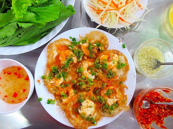 Nhiều người nô nức đổ về Vũng Tàu: Bến phà Cần Giờ kẹt cứng