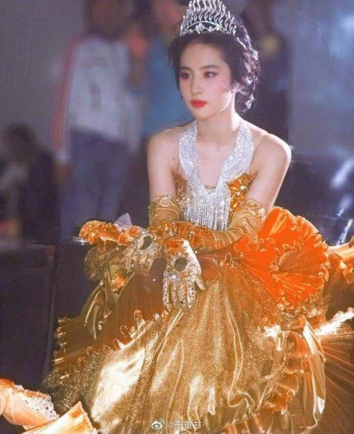 Mỹ nhân Hoa Ngữ cùng sinh năm 1987: Diệc Phi, Lệ Dĩnh tài sắc vẹn toàn