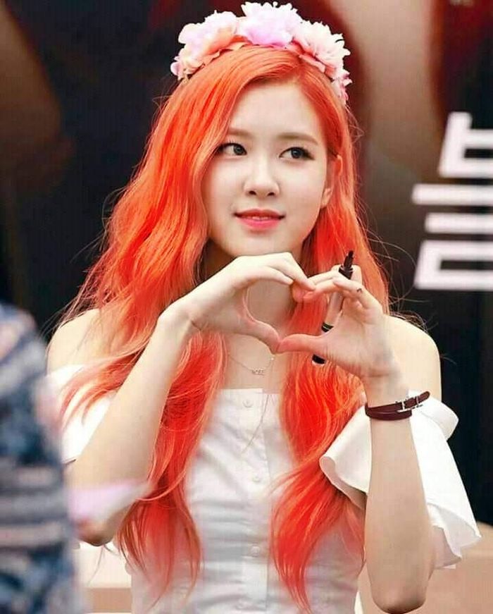 Ai nói Rosé chỉ đẹp với tóc vàng: Xám, hồng, đỏ, màu nào cũng chất