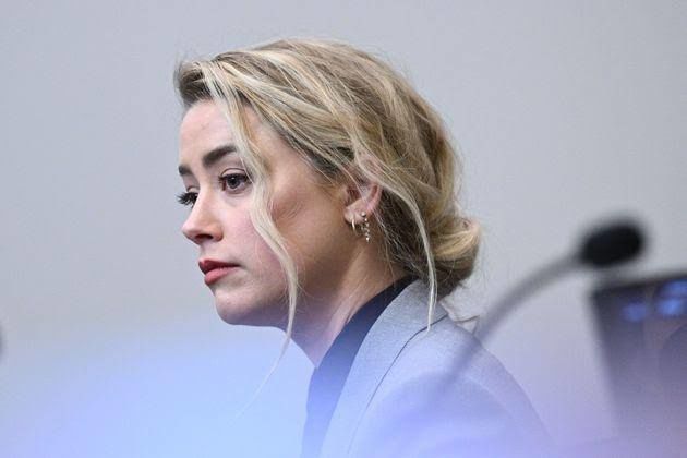 Amber Heard gặp lại chồng cũ toàn diện đồ màu tối, make up tiều tụy