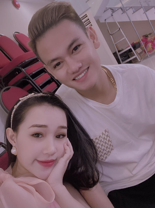 Ảnh cưới siêu đẹp của cầu thủ Hồ Tấn Tài và bạn gái hơn 2 tuổi