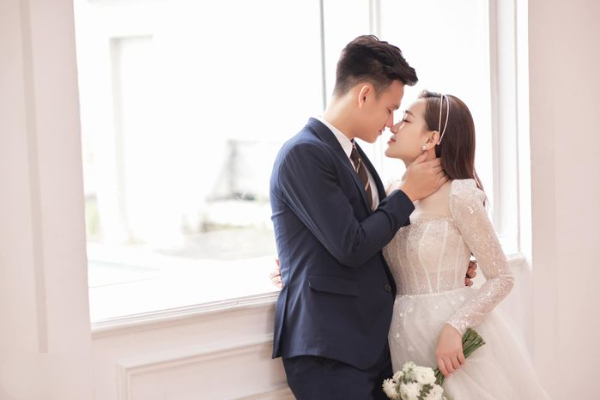 Ảnh cưới siêu đẹp của cầu thủ Hồ Tấn Tài và bạn gái hơn 2 tuổi